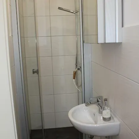 Hecht Apartment *
