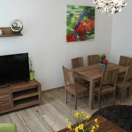 Hecht Apartment *